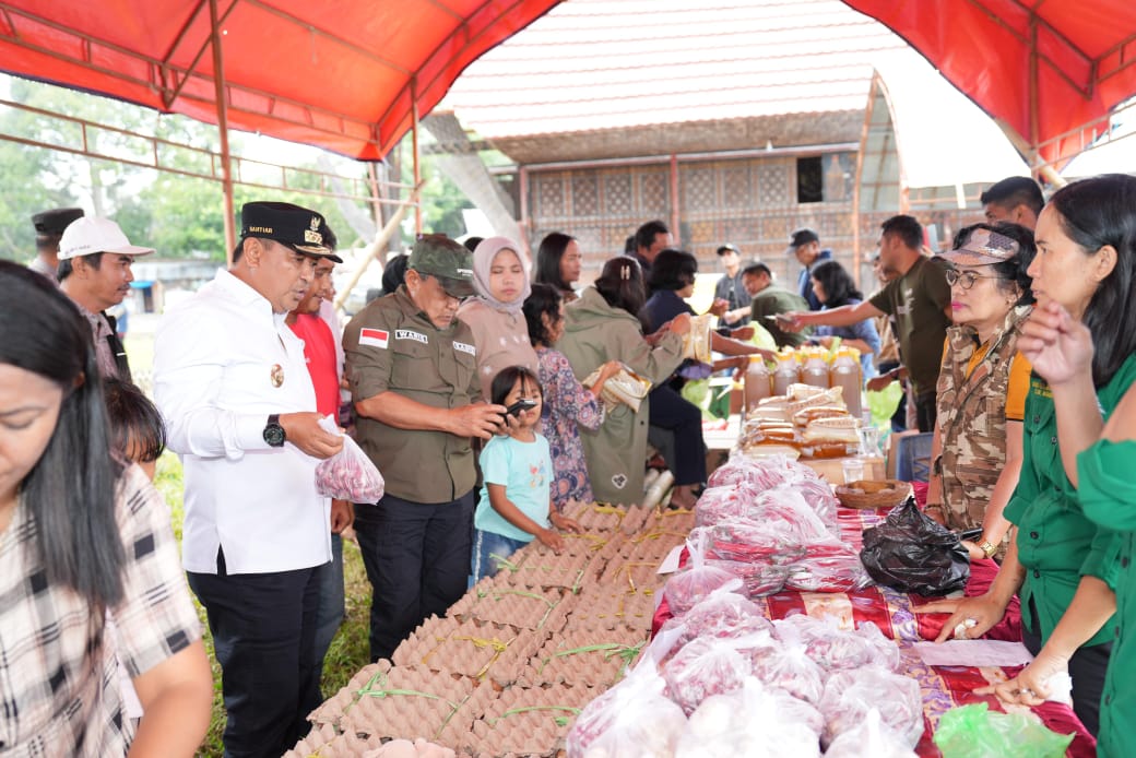 Warga Tabang Serbu Gerakan Pasar Murah Pemprov Sulbar