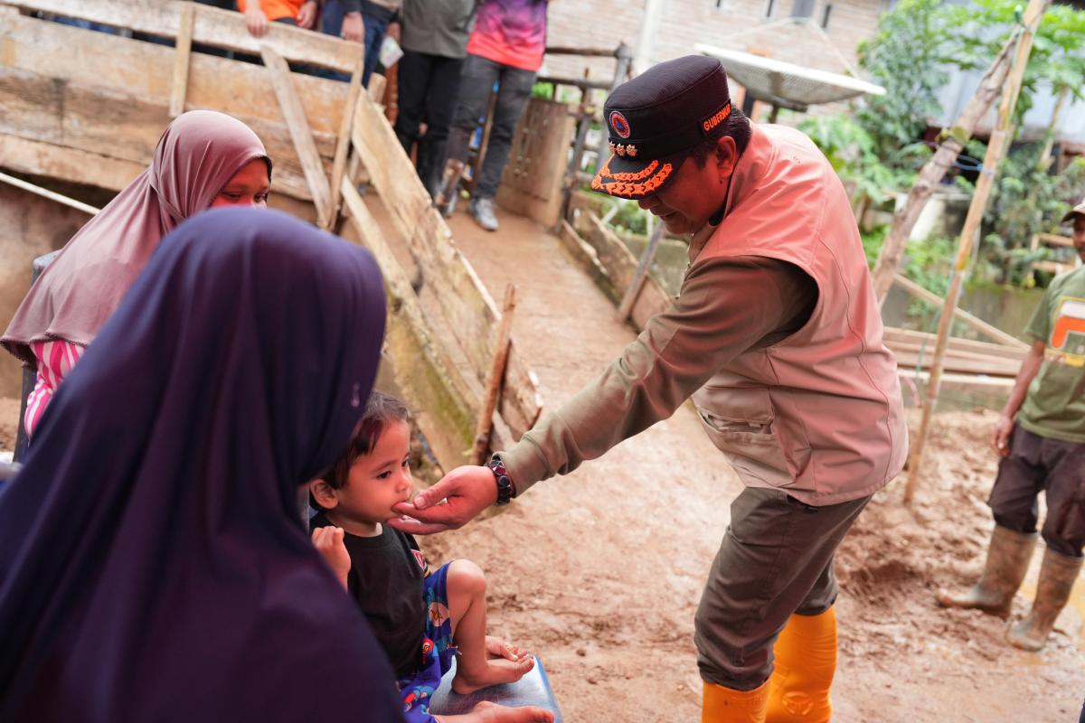 Pj Bahtiar Berkunjung, Korban Bencana Longsor Bahagia Bantuan Berdatangan