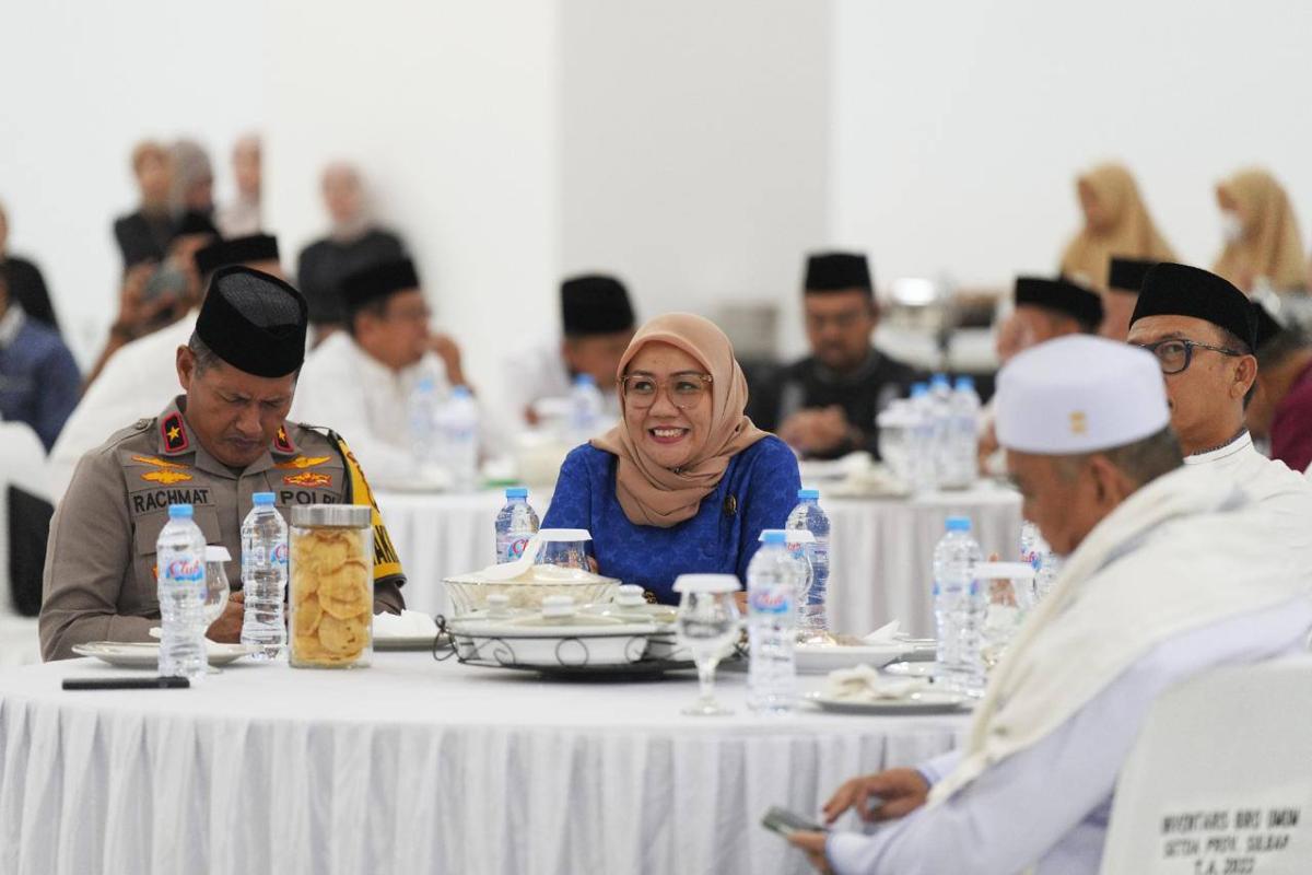 Masjid Suada Mamuju Takdir dan Kado Manis Sutinah Suhardi