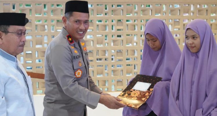 Safari Ramadan, Wakapolda Sulbar: Tebar Sentuhan Kasih untuk Anak Yatim di Pasangkayu