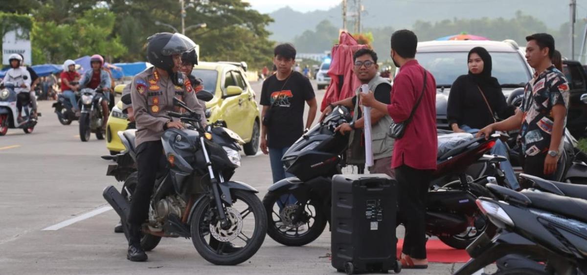 Kapolresta Mamuju Kontrol Pengamanan dan Pengaturan Arus Lalu Lintas Menjelang Buka Puasa