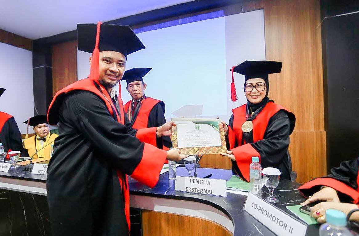 Civitas Akademika Puji Sutinah Suhardi Saat Jadi Penguji Eksternal Program Doktoral Civitas Akademika Puji Sutinah Suhardi Saat Jadi Penguji Eksternal Program Doktoral