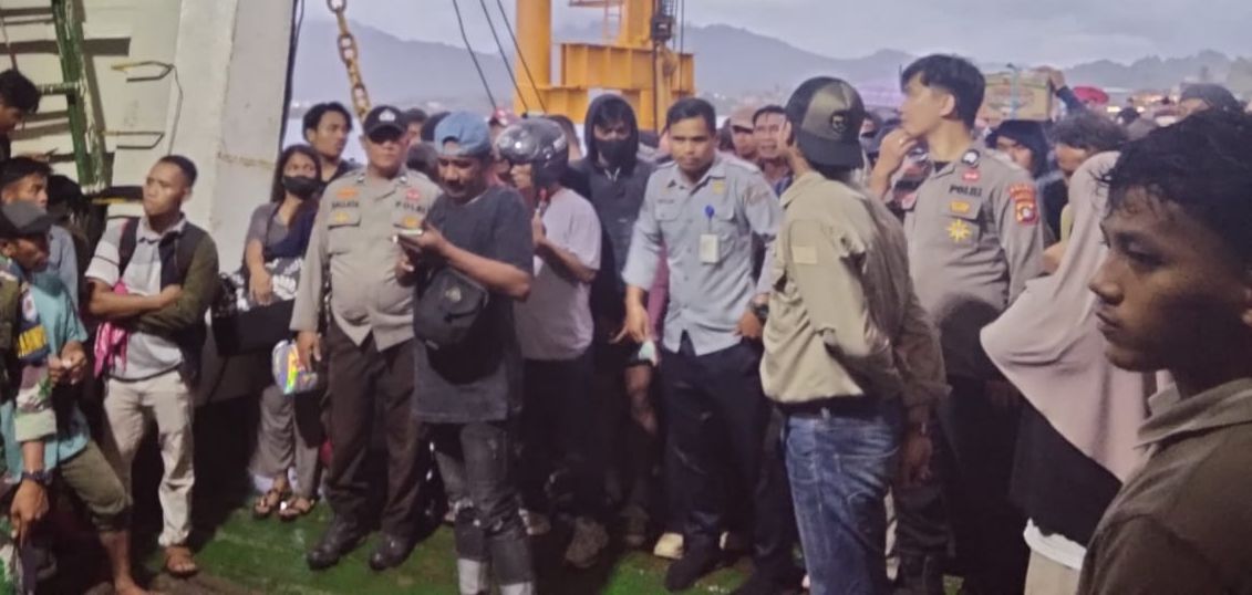 Personil Polresta Mamuju  Pelayanan dan Pengamanan Arus Balik