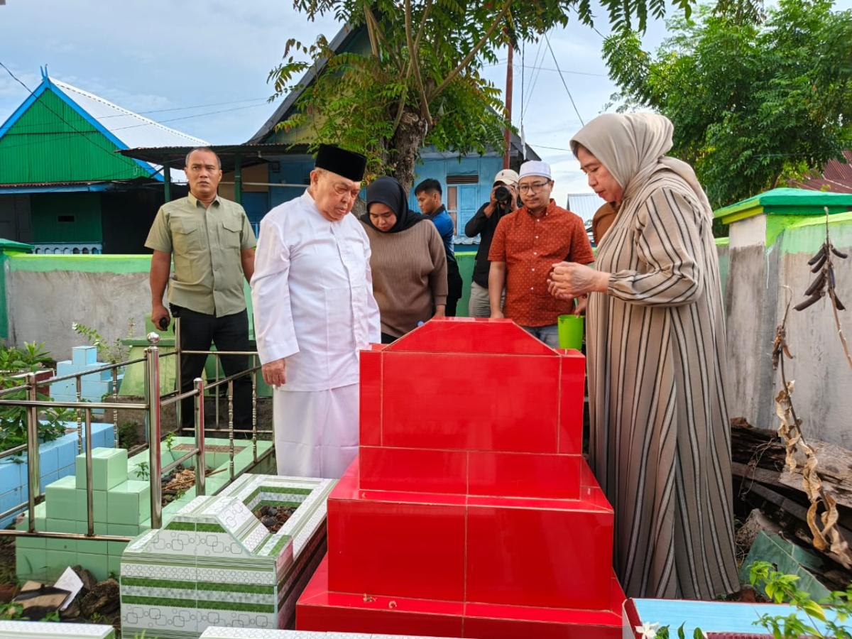 Wagub Sulbar Salim S Mengga Ziarah ke Makam Sang Ayah, Puang Mengga 