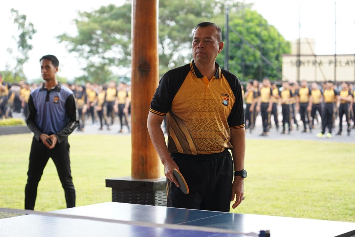 Olahraga rutin Polda Sulbar: Pilar Kebugaran, Jembatan Pelayanan Prima