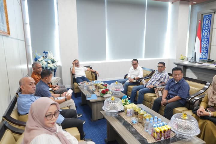 Gubernur SDK Rapat Terbatas Bahas Tuntutan Demo hingga Realisasi Program Gubernur SDK Rapat Terbatas Bahas Tuntutan Demo hingga Realisasi Program