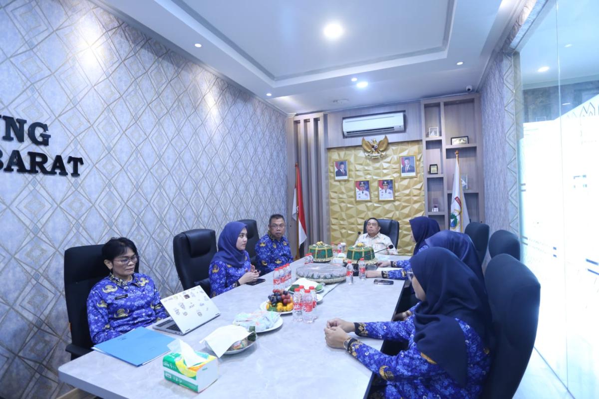 Sambangi Badan Penghubung di Jakarta Pusat, Wagub Sulbar Pastikan Kendaraan Dinas Digunakan Sesuai Fungsi Sambangi Badan Penghubung di Jakarta Pusat, Wagub Sulbar Pastikan Kendaraan Dinas Digunakan Sesuai Fungsi