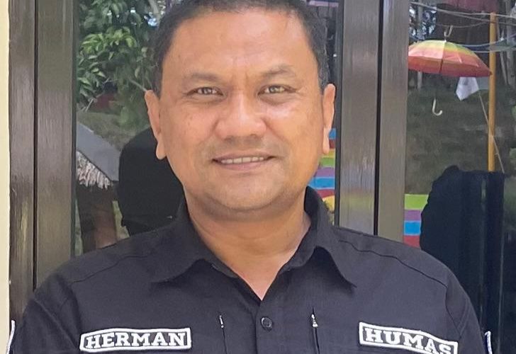 Kepala Seksi Humas Polresta Mamuju Ipda Herman Basir Polresta Mamuju Imbau Warga dan Pengunjuk Rasa Jaga Kamtibmas