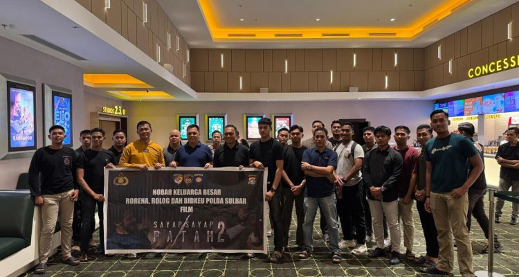 Personel Polda Sulbar Nobar Film "Sayap-Sayap Patah 2",