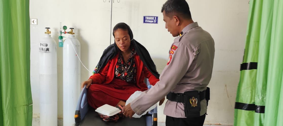 Ipda Iswandi Bantu Ibu Hamil Jatuh Pingsan Hingga Pulih