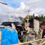 Babinsa Koramil-03/Baras Tanggap, Amankan TKP Kebakaran di Desa Benggaulu