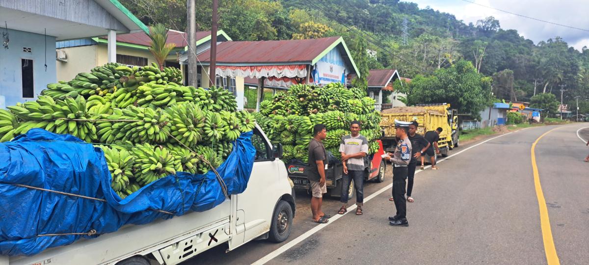 Upaya PJR Ditlantas Polda Sulbar Tekan Angka Kecelakaan, 9 Kendaraan Over Load Kena Teguran Tertulis Upaya PJR Ditlantas Polda Sulbar Tekan Angka Kecelakaan, 9 Kendaraan Over Load Kena Teguran Tertulis