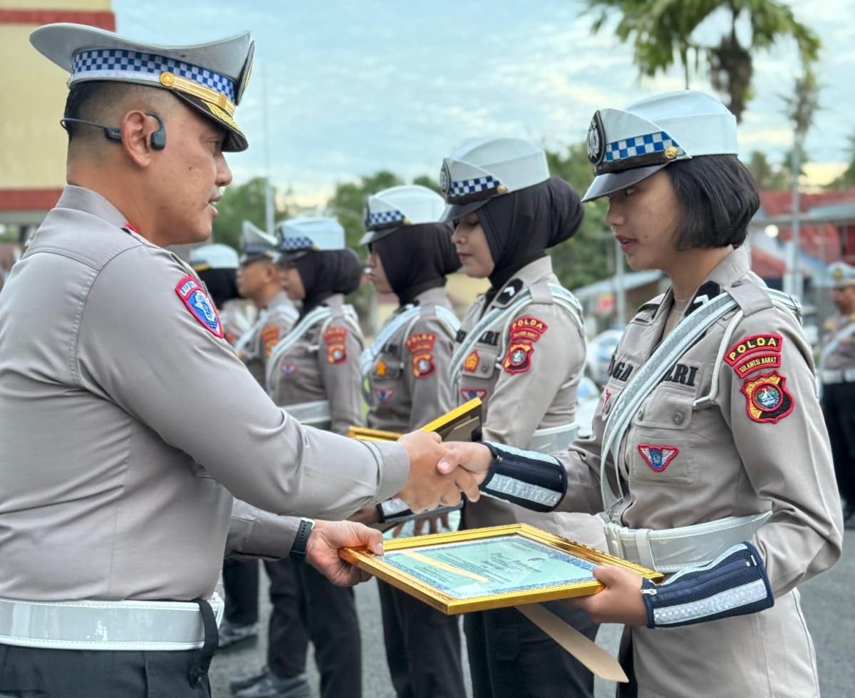 Dorong Kinerja Optimal, Dirlantas Polda Sulbar Beri Reward Personel Berprestasi
