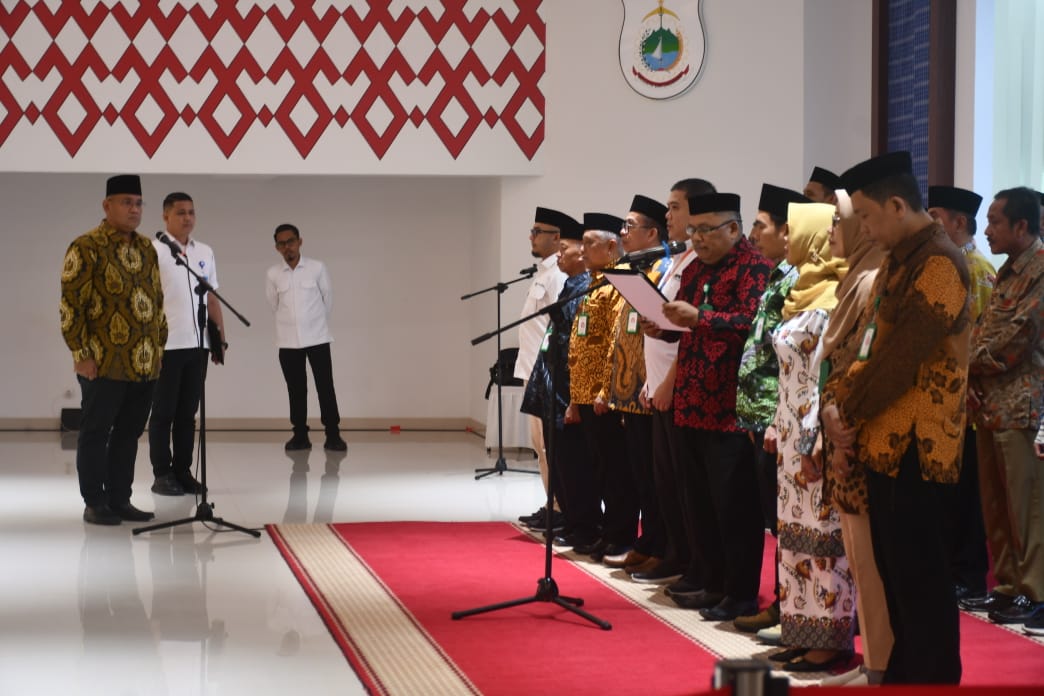 MES Sulbar Resmi Dilantik: Kolaborasi Baru untuk Ekonomi Syariah yang Inklusif MES Sulbar Resmi Dilantik: Kolaborasi Baru untuk Ekonomi Syariah yang Inklusif