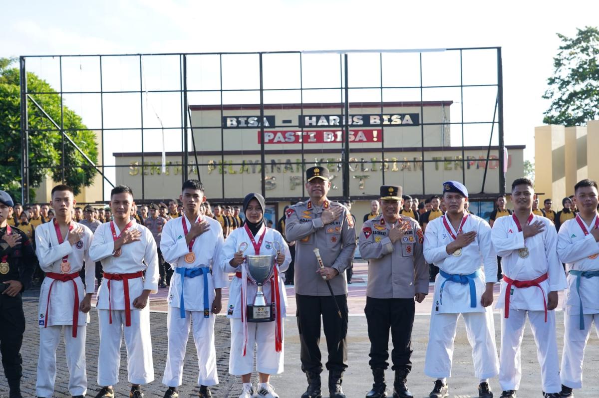 Kapolda Apresiasi Tim Karate Polda Sulbar: Prestasi Gemilang dan Meningkatkan Citra Polri
