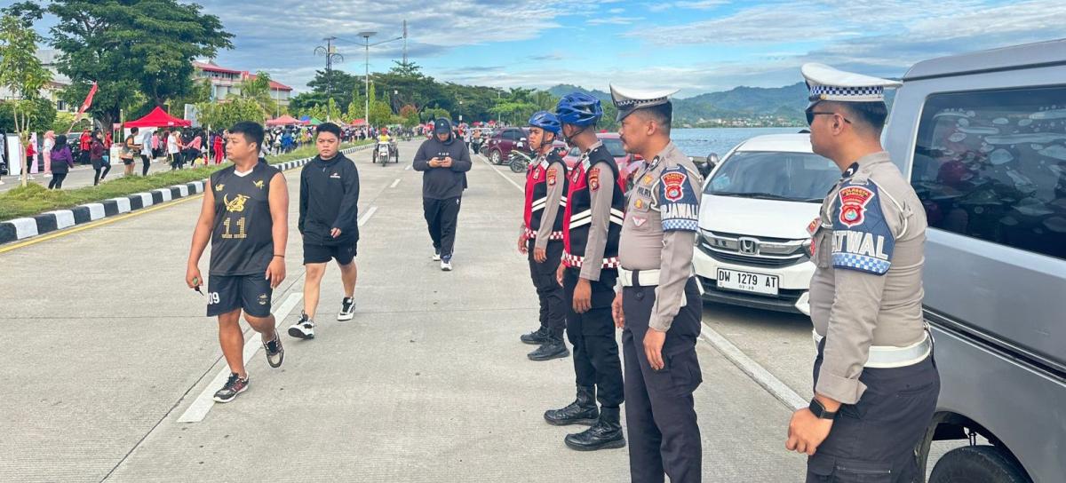 Hadir untuk Masyarakat, Polresta Mamuju Kembali Turun ke Jalan Arteri dalam Rangka Car Free Day