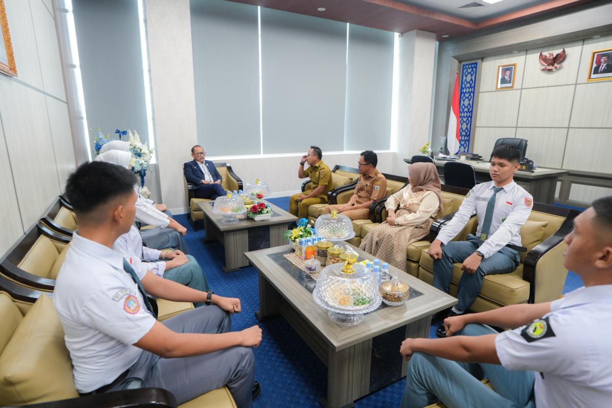 Dua Pelajar Terbaik Lolos Paskibraka Nasional 2025* Dua Pelajar Terbaik Lolos Paskibraka Nasional 2025*