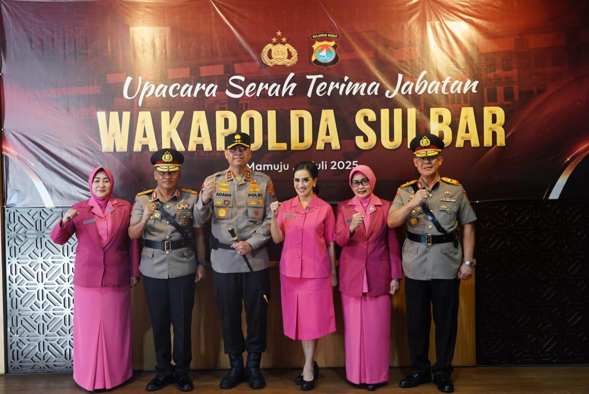 Wakapolda Sulbar, dari Brigjen Pol Rachmat Pamudji ke Brigjen Pol Hari Santoso Wakapolda Sulbar, dari Brigjen Pol Rachmat Pamudji ke Brigjen Pol Hari Santoso