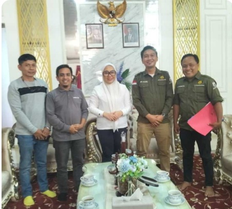 Dinas ESDM Sulbar Bahas Percepatan Listrik Desa Bersama Bupati Mamuju Dinas ESDM Sulbar Bahas Percepatan Listrik Desa Bersama Bupati Mamuju