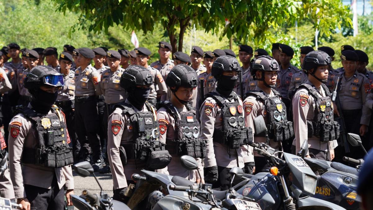 IMG-20250901-WA0052 Kapolda Sulbar Pastikan Kesiapan Kendaraan Taktis, Antisipasi Potensi Anarki dalam Unjuk Rasa