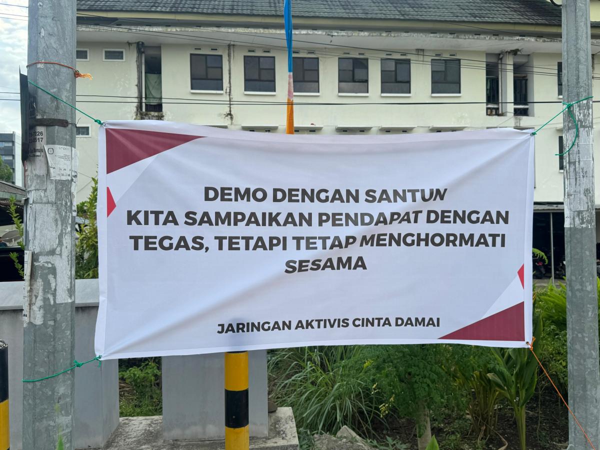 IMG-20250902-WA0007 Ditlantas Polda Sulbar Gencarkan Kampanye Anti Anarkisme Lewat Spanduk di Titik Strategis