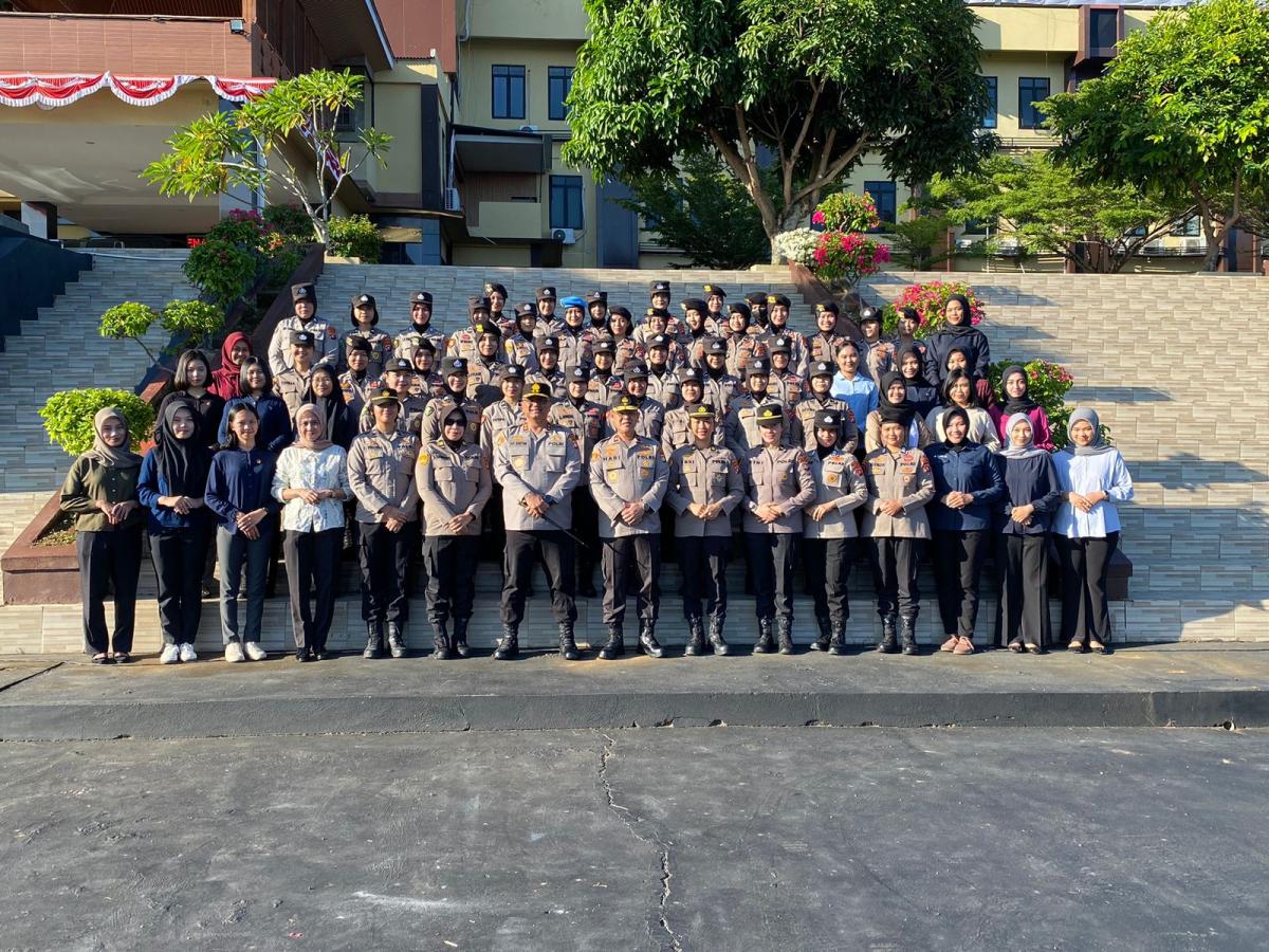 Kapolda Sulbar Beri Kejutan Spesial di Hari Jadi Polwan ke-77 dengan Lagu Ciptaan Sendiri