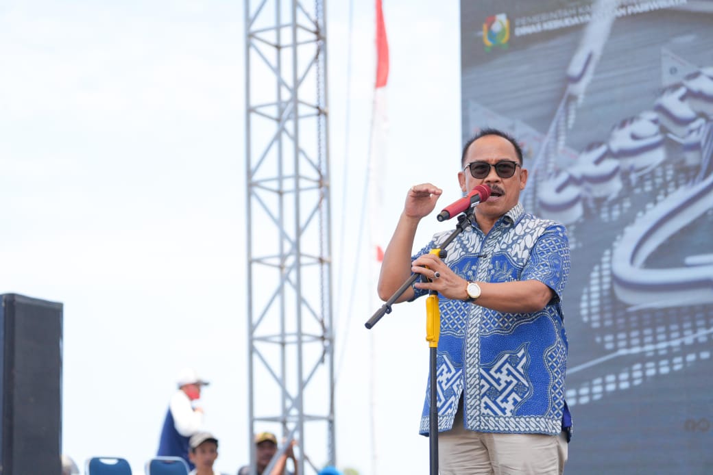 Tutup Festival Sandeq Teluk Mandar 2025, Gubernur SDK: Tahun Depan Kita Lebih Meriahkan Lagi