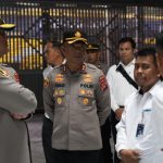 IMG-20251014-WA0006 Kapolda Sulbar Tinjau Gudang Jagung Bulog di Sarudu, Tekankan Penyerapan Hasil Panen Petani