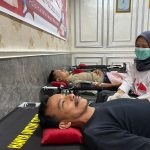 IMG-20251022-WA0008 74 Usia Humas Polri, Bid Humas Polda Sulbar Gelar Bakti Kesehatan Donor Darah