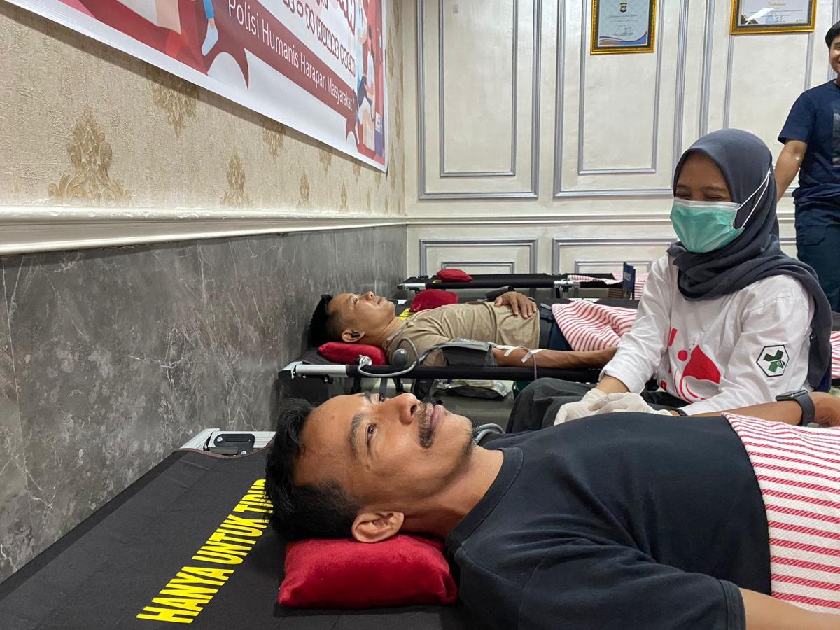 74 Usia Humas Polri, Bid Humas Polda Sulbar Gelar Bakti Kesehatan Donor Darah