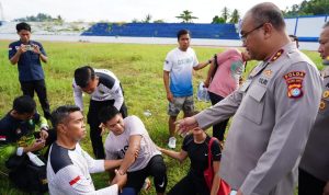 Kapolda Sulbar Kobarkan Semangat Peserta Seleksi Sespimmen Polri di Stadion Manakarra