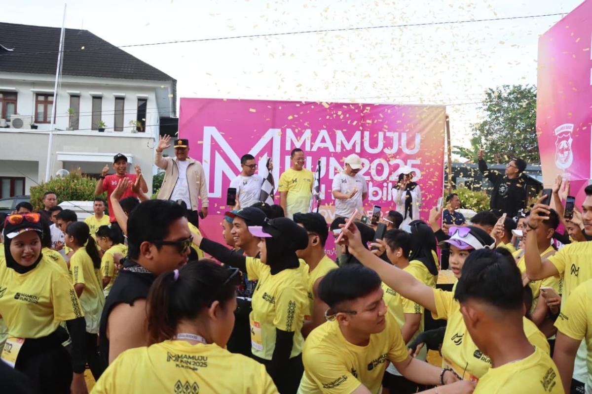 Kapolda Sulbar dan Gubernur Resmi Lepas Peserta Mamuju Run 2025: Ribuan Pelari Padati Mamuju