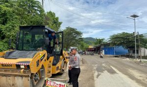 IMG-20251111-WA0049 Ditlantas Polda Sulbar Proaktif Amankan Proyek Jalan di Mamuju, Pastikan Lalu Lintas Aman Lancar